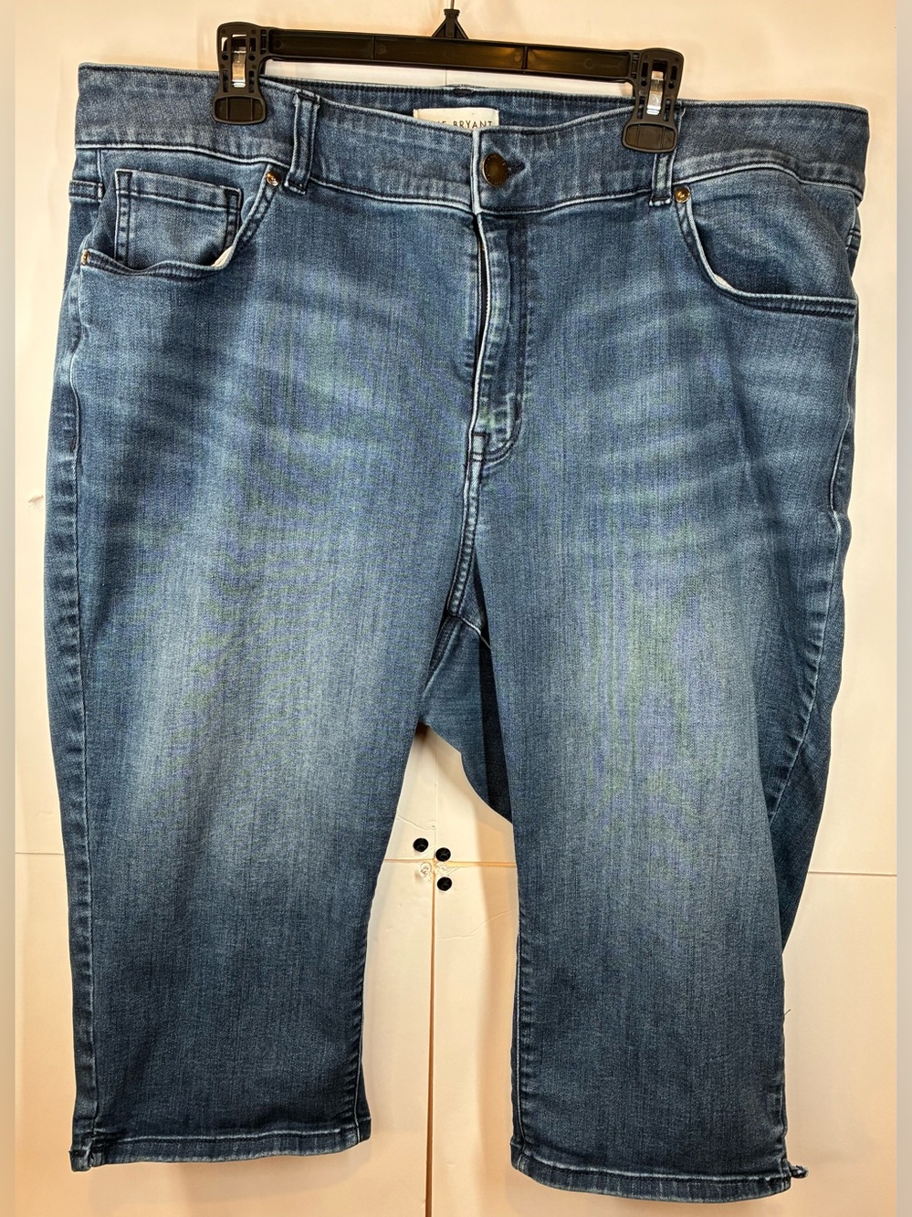 Lane Bryant Genius Fit Capri Jeans Women’s Size 24 Slim Fit Medium Wash Denim